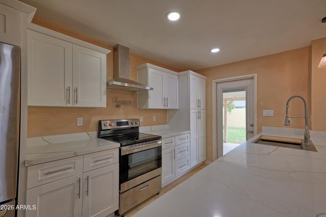 3 W DEL RIO Drive, Tempe, AZ 85282