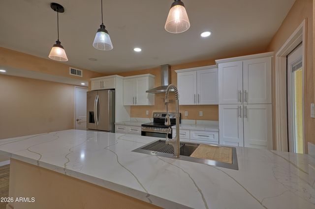 3 W DEL RIO Drive, Tempe, AZ 85282