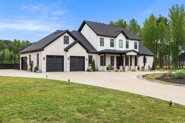 1609 Hunters Chase Rd, Jacksonville, AR 72076