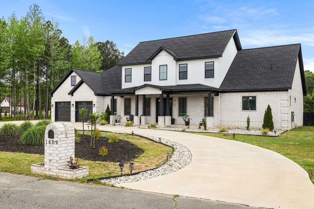 1609 Hunters Chase Rd, Jacksonville, AR 72076