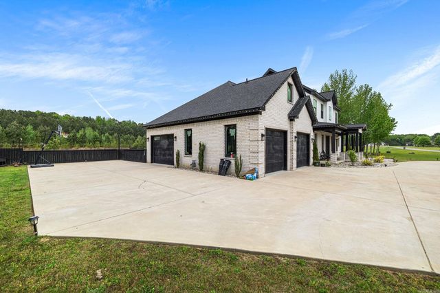 1609 Hunters Chase Rd, Jacksonville, AR 72076