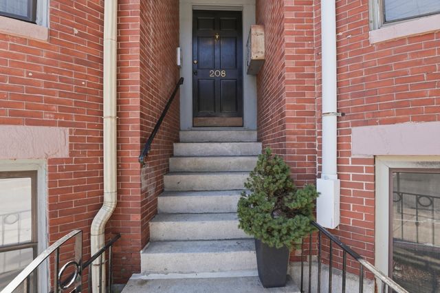 208 Washington Ave 3, Chelsea, MA 02150