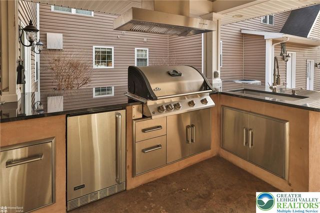 284 Walker Road, Longswamp Twp, PA 18062