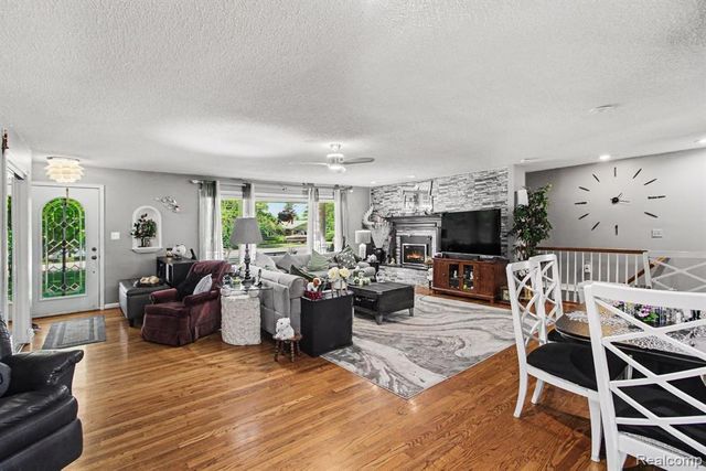3124 Saint Jude Drive, Waterford, MI 48329