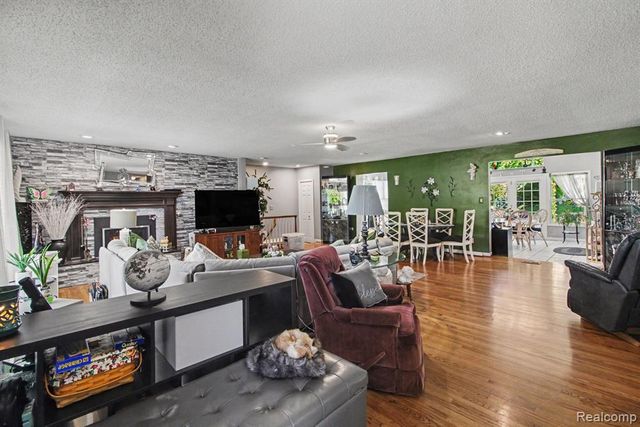 3124 Saint Jude Drive, Waterford, MI 48329
