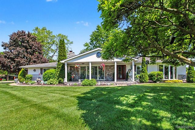3124 Saint Jude Drive, Waterford, MI 48329