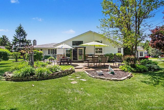 3124 Saint Jude Drive, Waterford, MI 48329