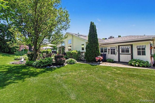 3124 Saint Jude Drive, Waterford, MI 48329