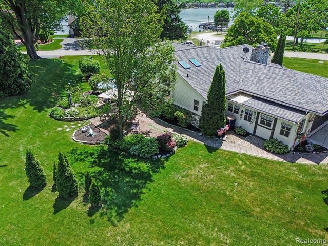 3124 Saint Jude Drive, Waterford, MI 48329