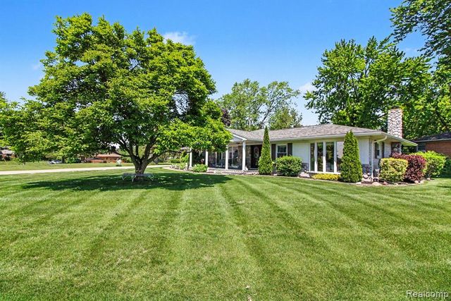 3124 Saint Jude Drive, Waterford, MI 48329