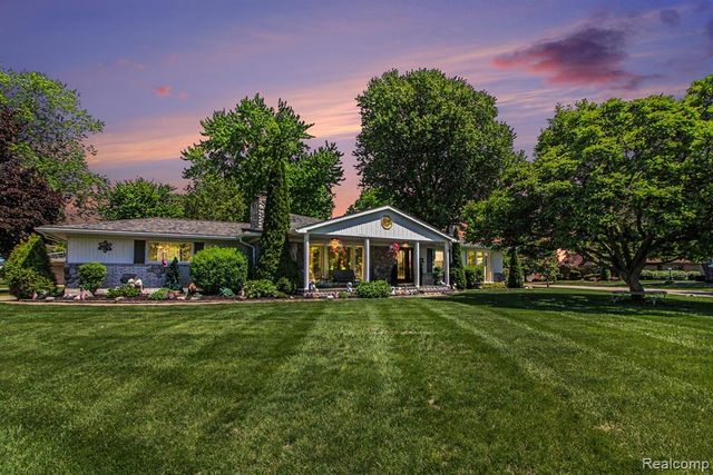 3124 Saint Jude Drive, Waterford, MI 48329