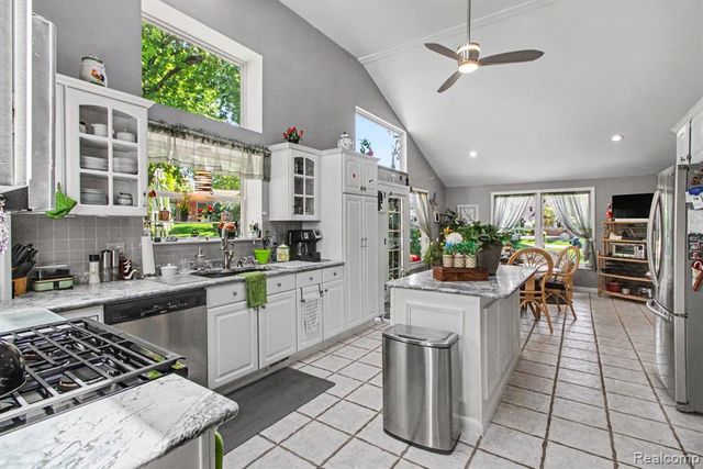 3124 Saint Jude Drive, Waterford, MI 48329