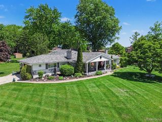 3124 Saint Jude Drive, Waterford, MI 48329