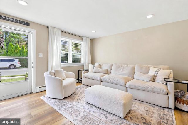 239 E 12TH AVE, Conshohocken, PA 19428