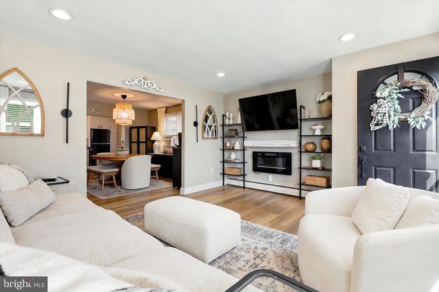 239 E 12TH AVE, Conshohocken, PA 19428