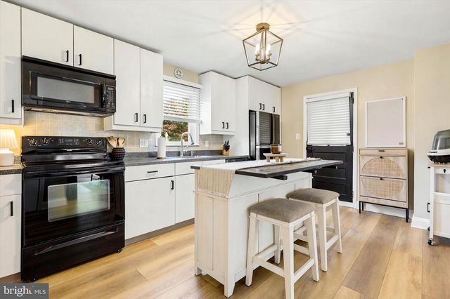 239 E 12TH AVE, Conshohocken, PA 19428