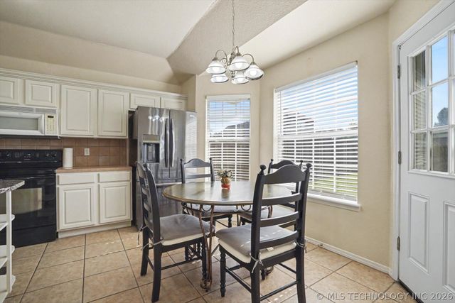 3923 S 216th East Avenue, Broken Arrow, OK 74014