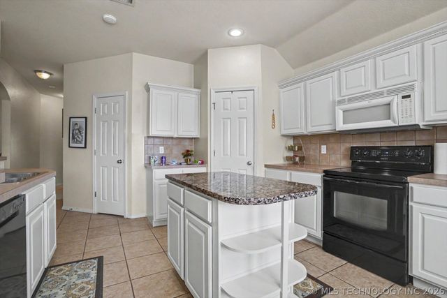 3923 S 216th East Avenue, Broken Arrow, OK 74014