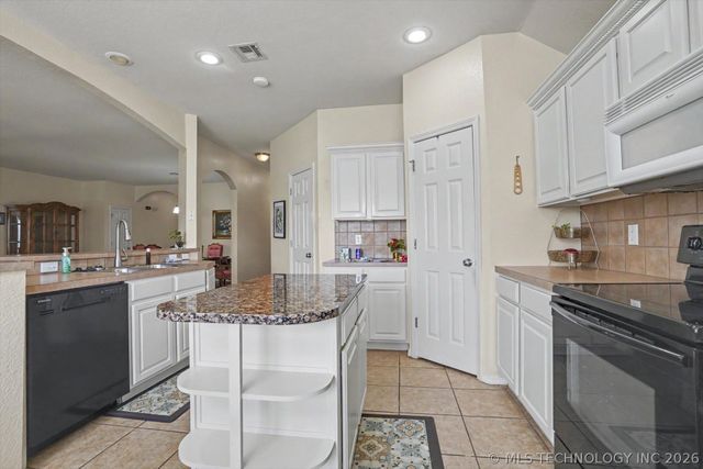3923 S 216th East Avenue, Broken Arrow, OK 74014