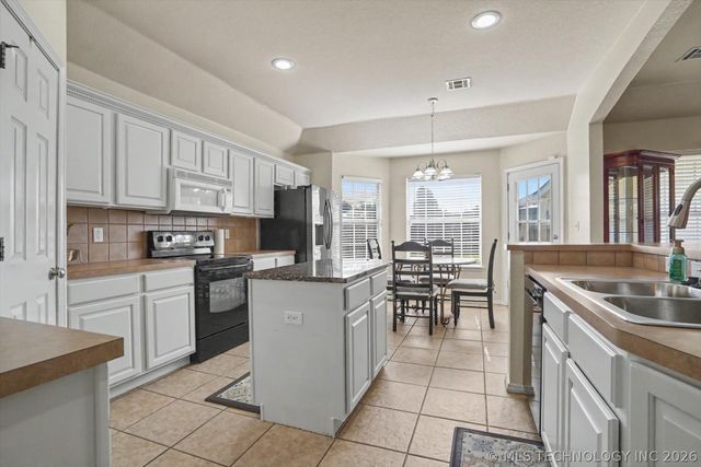 3923 S 216th East Avenue, Broken Arrow, OK 74014