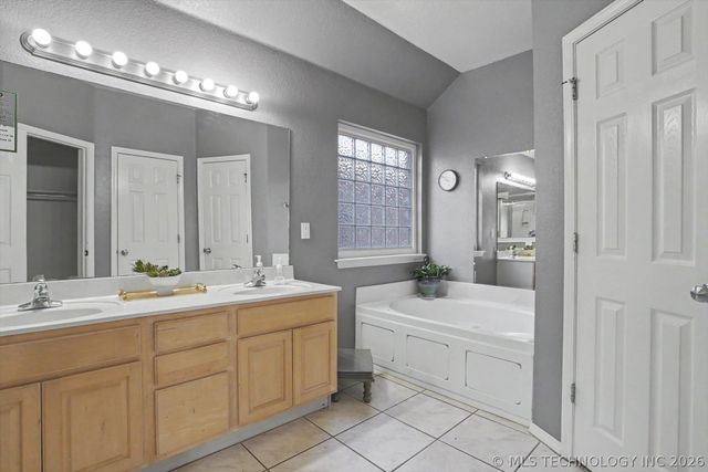3923 S 216th East Avenue, Broken Arrow, OK 74014
