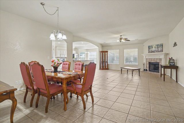 3923 S 216th East Avenue, Broken Arrow, OK 74014