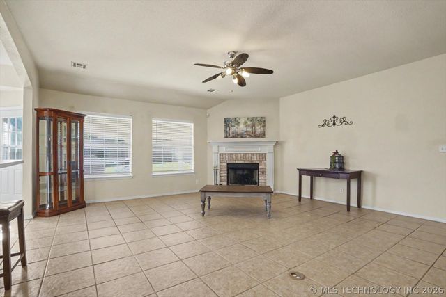 3923 S 216th East Avenue, Broken Arrow, OK 74014