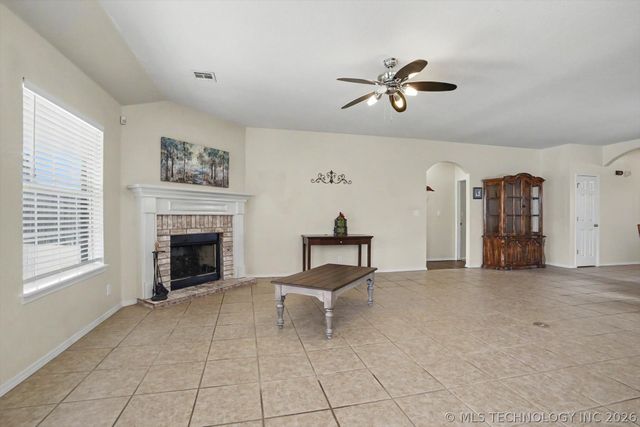 3923 S 216th East Avenue, Broken Arrow, OK 74014