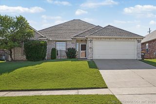 3923 S 216th East Avenue, Broken Arrow, OK 74014