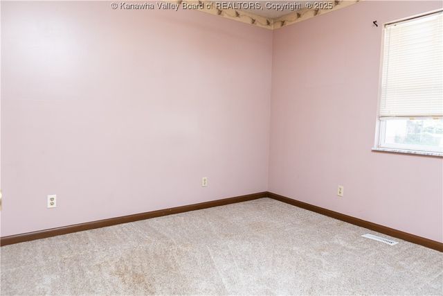 8 Wick Lane, Cross Lanes, WV 25313