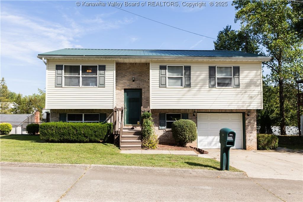 8 Wick Lane, Cross Lanes, WV 25313