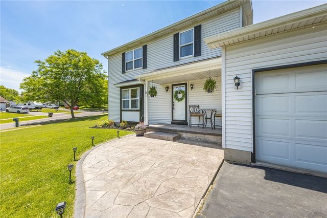 81 Cheshire Lane, Gates, NY 14624