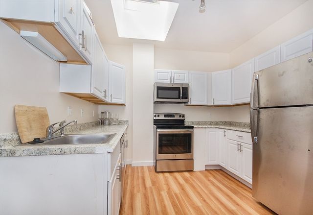 29 Saint Mary's Court 1, Brookline, MA 02446