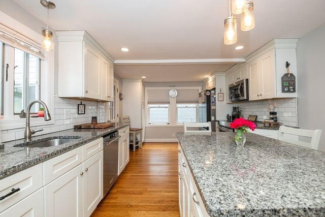 5 Charles St, Peabody, MA 01960