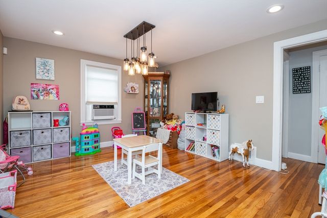 5 Charles St, Peabody, MA 01960