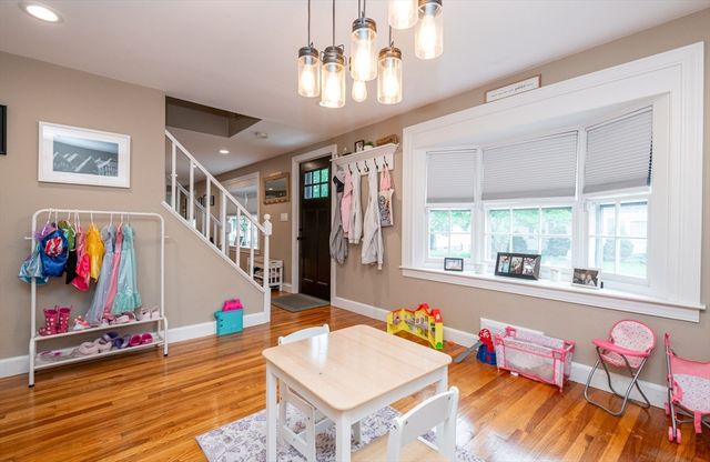 5 Charles St, Peabody, MA 01960