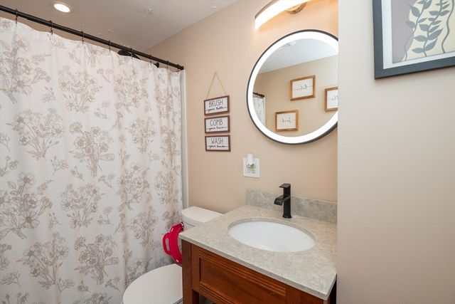 5 Charles St, Peabody, MA 01960