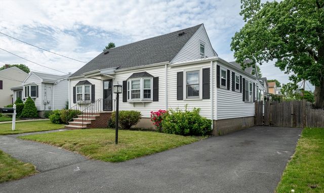 5 Charles St, Peabody, MA 01960