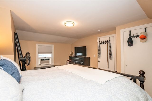 5 Charles St, Peabody, MA 01960