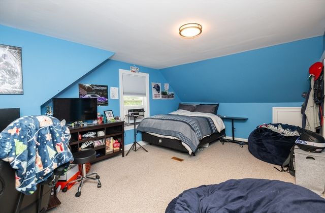 5 Charles St, Peabody, MA 01960