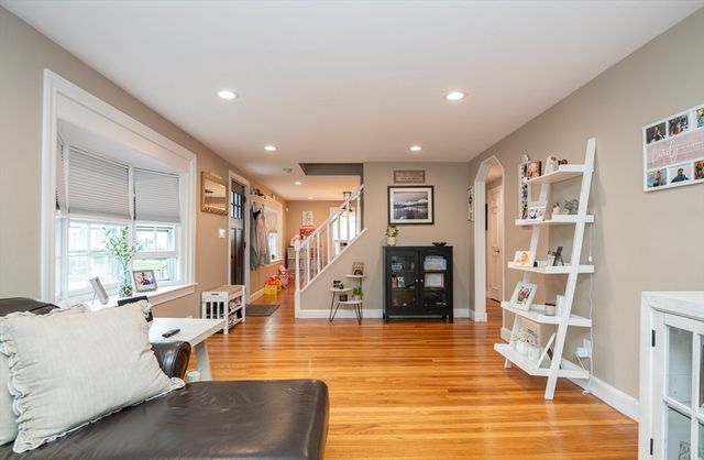 5 Charles St, Peabody, MA 01960