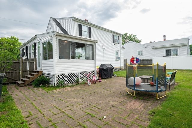 5 Charles St, Peabody, MA 01960