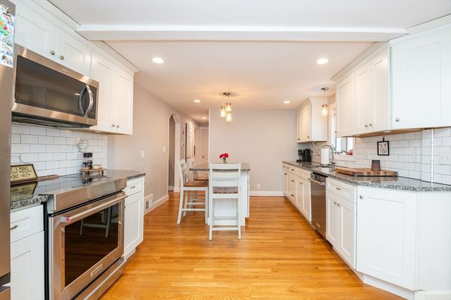 5 Charles St, Peabody, MA 01960
