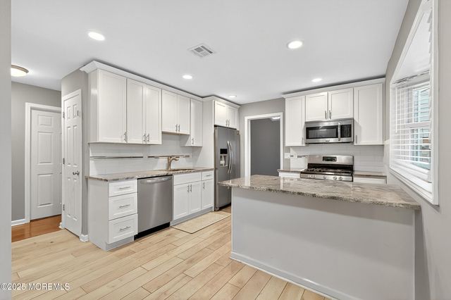 18 Baxter Road, Edison, NJ 08817