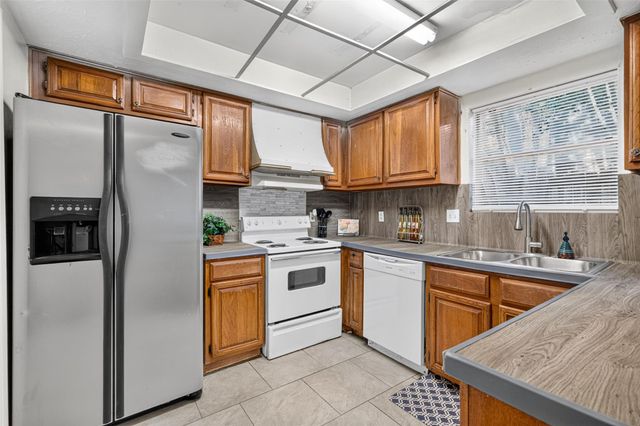 8623 Quail Hills Drive, Houston, TX 77489