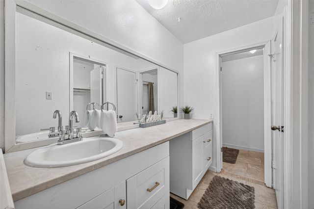 8623 Quail Hills Drive, Houston, TX 77489