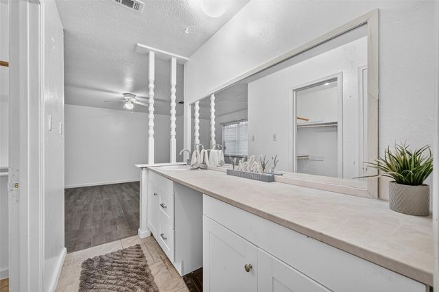 8623 Quail Hills Drive, Houston, TX 77489