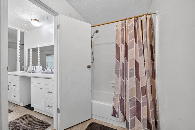 8623 Quail Hills Drive, Houston, TX 77489