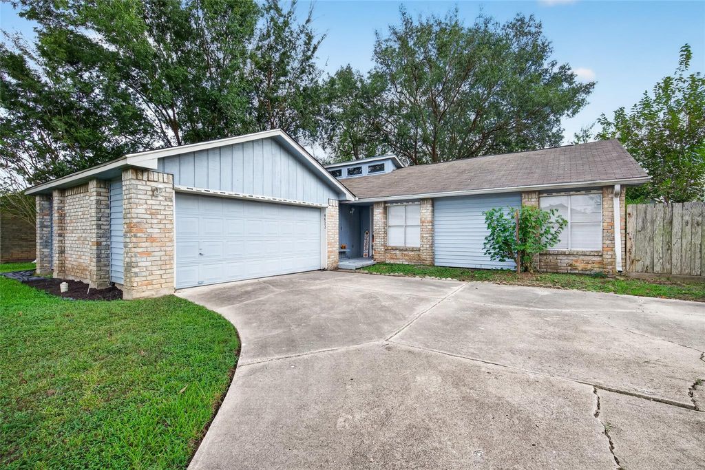 8623 Quail Hills Drive, Houston, TX 77489