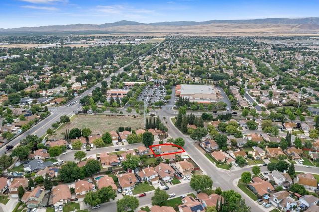 540 Morris Phelps Dr, Tracy, CA 95376